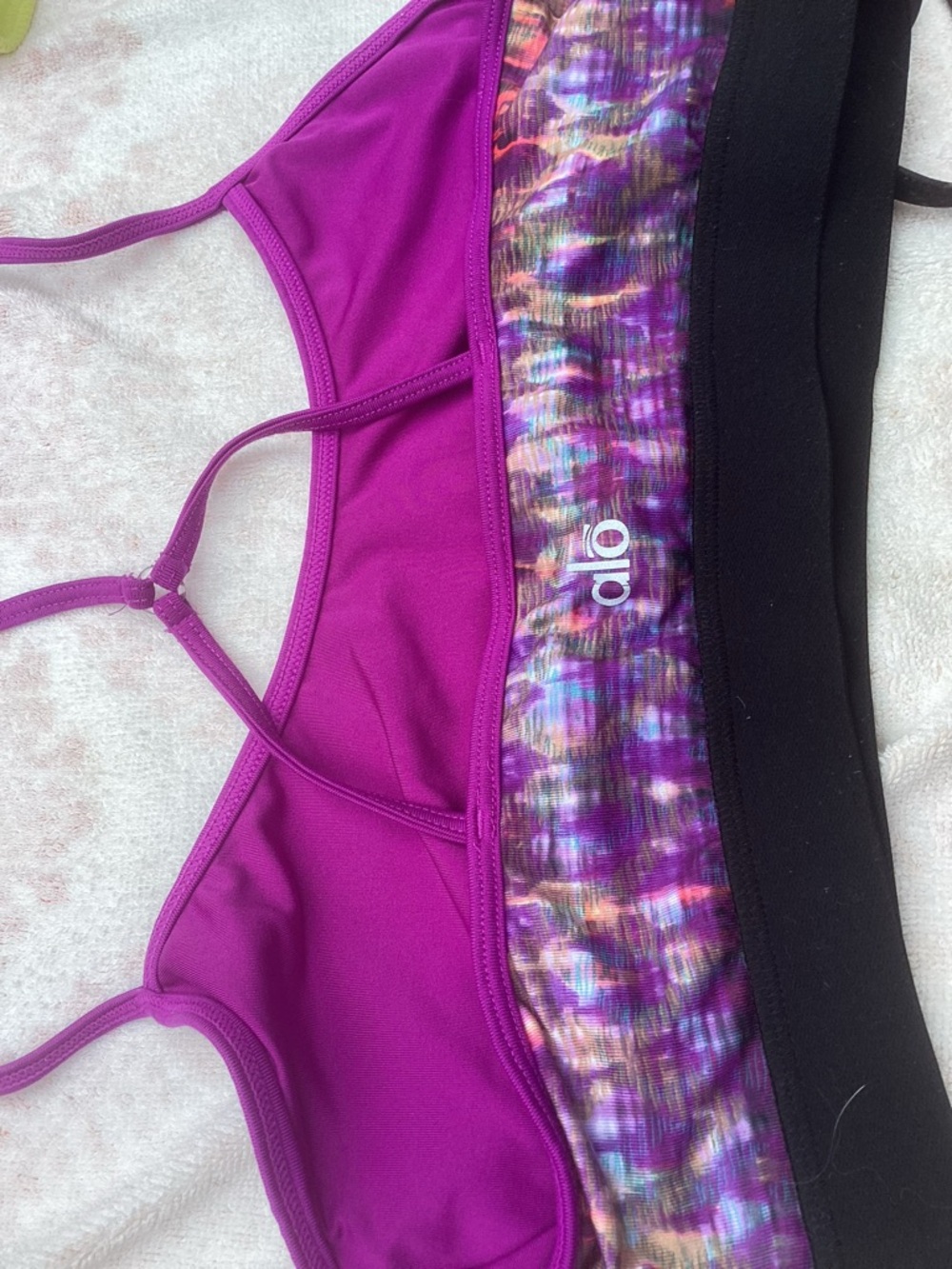 4 sports bras, Alo, Champion and all in motion size L - Picture 2 of 4